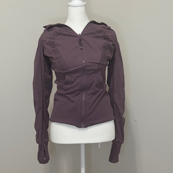 Lululemon ruffle dance studio jacket plum size 6 reversible - Picture 6 of 6